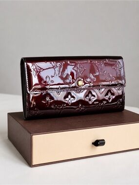 Louis Vuitton Vernis Sarah Wallet Amarante Patent Leather Long Wallet Burgundy